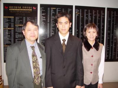 Award Winner David Nguyen and Parents