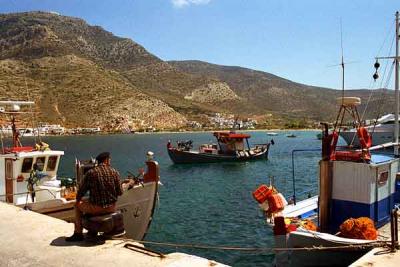 Fisherman-in-harbor-Sifnos.jpg