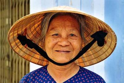 Woman-in-Hoi-An.jpg