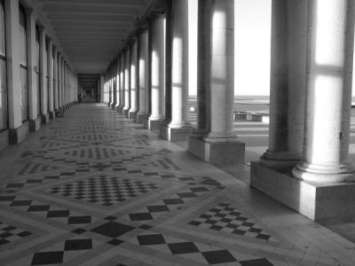 galleries-in-black-and-white