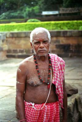 temple-priest-Bhubaneshwar.jpg