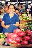 lady-selling-dragon-fruit.jpg