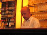 bartender-cafe-Metropole.jpg