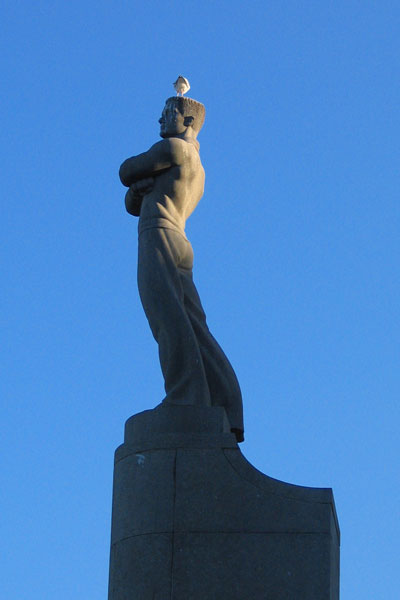 statue-with-seagull-on-top, Ostend