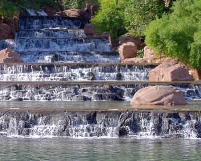 u37/ugot2bkdng/medium/24207083.HotelMirageWaterfall.jpg
