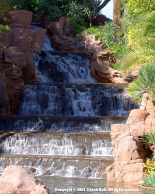 u37/ugot2bkdng/medium/24207177.HotelMirageWaterfall2.jpg
