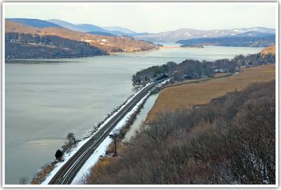 Railroad on Hudson River-Feb019s.jpg