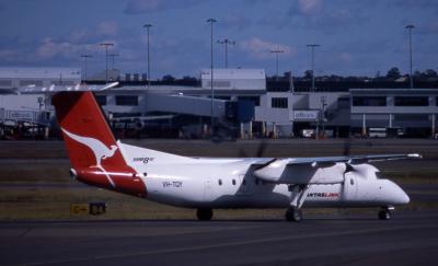 VH-TQY  Qantaslink DHC-8.jpg