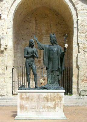 07 Saint-Rémi - Baptism of Clovis by St. Rémi  87000405.jpg