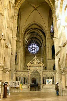 24 Saint-Rémi - Transepts and Crossing looking North 87000437.jpg