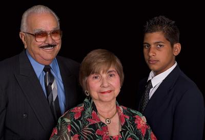 Dad_Mom_Son_6521_web.jpg