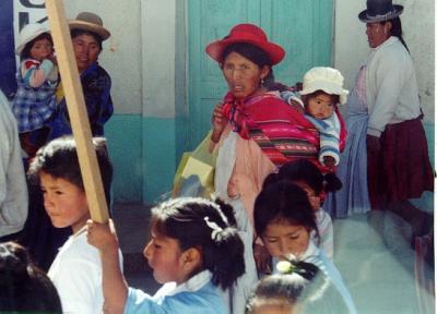 The children were holding up signs.  I loved the bonnet on the baby and the typical bowler
hat (in Puno) on the woman at top right.