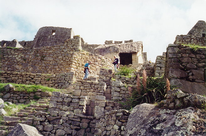 Approaching the House of the Caretaker of the Fountains