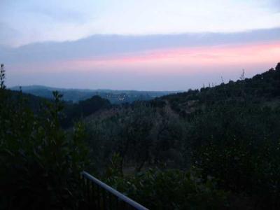 u38/anthonyr/medium/32386106.200408ItalyVarnaatnight01.jpg