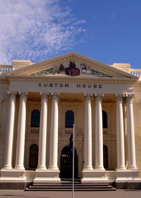 web Customs house with flag pole Launceston.jpg