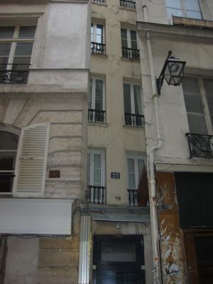 Narrowest building in Paris on Rue St-Severin // Paris