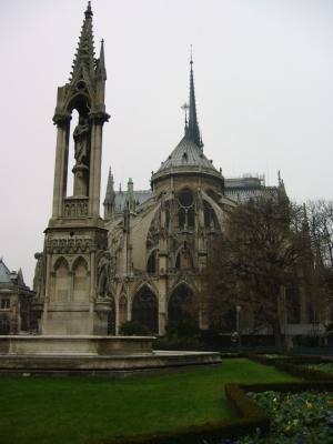 Square Jean XXIII behind Notre-Dame // Paris