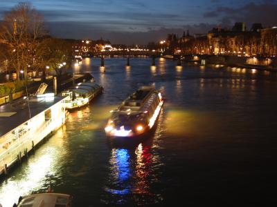 Boat docking (Vedettes du Pont Neuf) // Paris