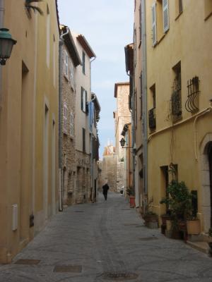 Walking towards the Picasso museum