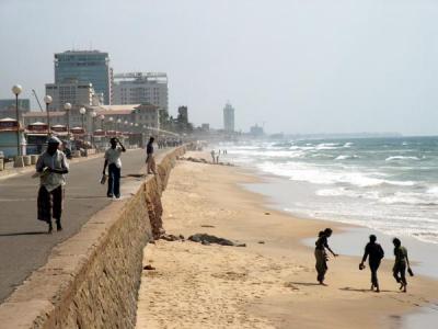 Beach along Galle Face Green