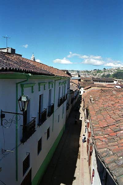 Narrow alley, Quito