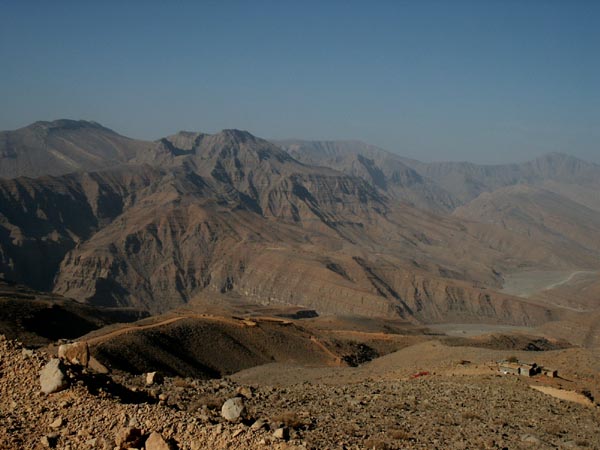 Decending towards Wadi Bih