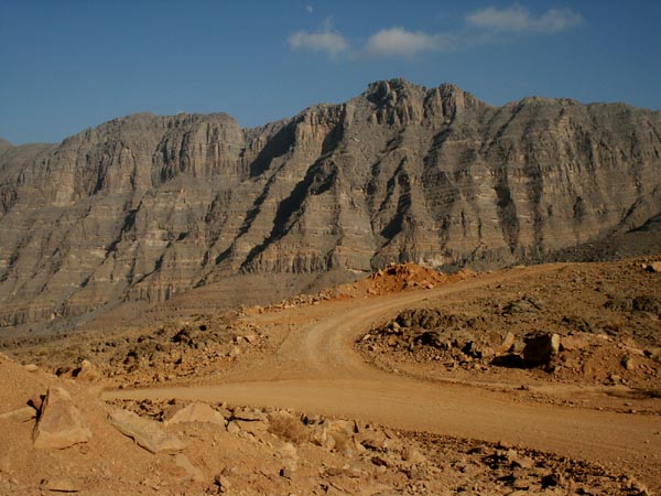 Descending to Wadi Bih