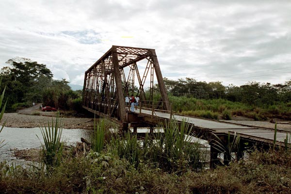 End of the road, the bridge south of Quepos was closed.