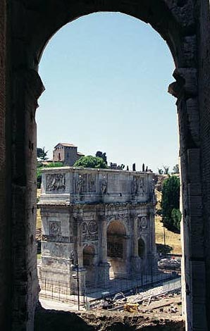 Arch of Constantine (315 A.D.) seen from the Colosseum