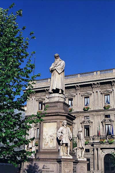 Leonardo Da Vinci, Piazza del Scala