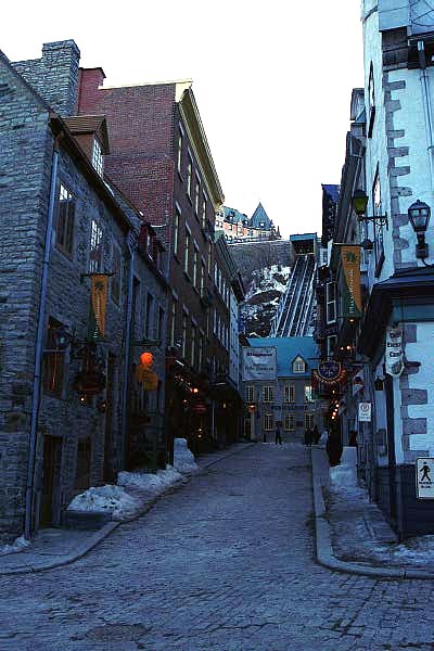 Le funicular vous mne de la Basse-Ville  la Haute-Ville