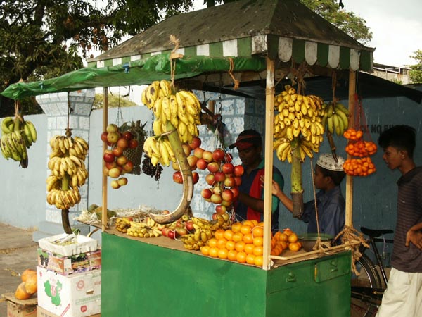 Fruit stand in front of Odel's, Colombo