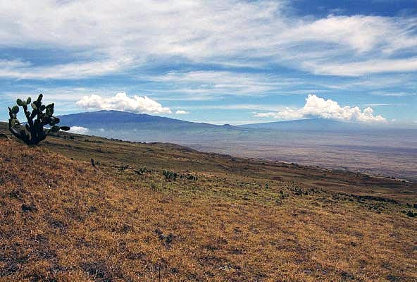 Mauna Kea, left, Mauna Loa (13680 ft/4170m), right