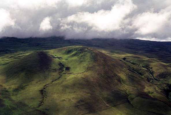 Flying across the center of the island through the Saddle