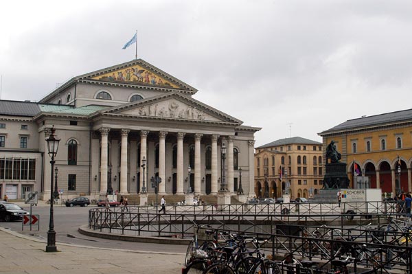 Bayerische Staatsoper, Max Josef Platz