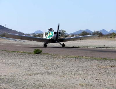 b1170045.jpg - The Tow Plane
