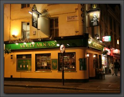 London Pubs At Night