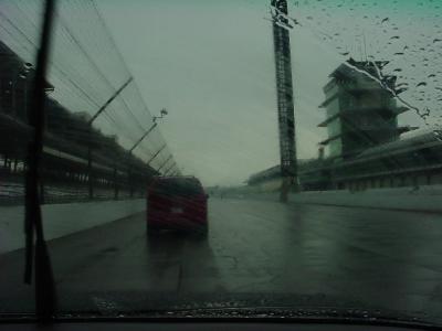 Tour en nuestro BMW por la pista... aunque lloviendo.