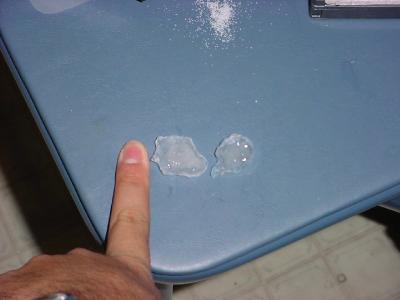 Granizo traido por una tormenta de primavera con tornado y todo.