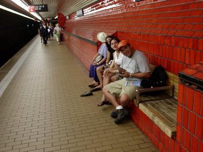 ...tomando un respirito en el metro