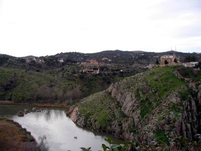 Tajo 河,依然忠实地绕着老城。