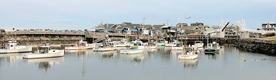 <B>Perkins Cove Maine</B><BR><I>*by Mark Hensley</I>