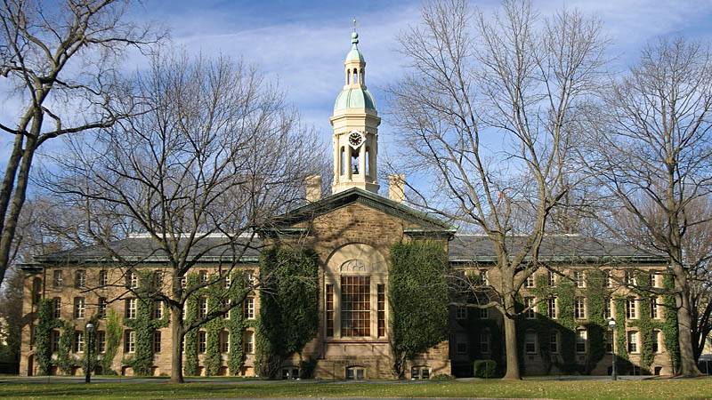 <b>Nassau Hall, Princeton University</b> <br>Alan Hartmann<br>10D, Sigma 15-30, Dec 28, 2003