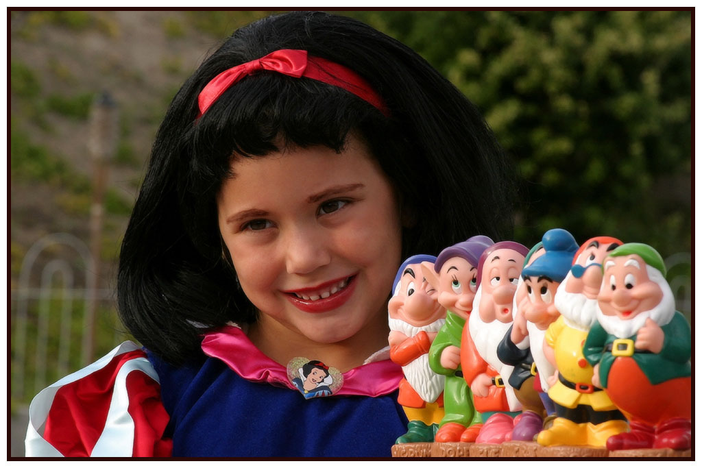 * <B> Snow White </b> *<br><font size=2>by Earl Waud</font>