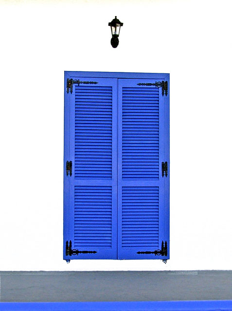 <b>Blue shutters</b>