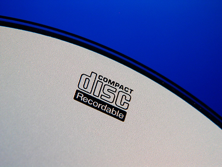 <b>CD-R *</b>