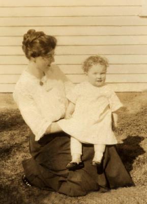 Ethel and Frances, 1915 (322)