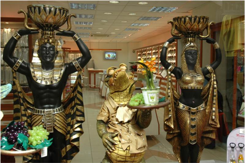 Shop window with Egyptian rhapsody