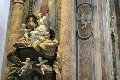 st peters basilica statue.jpg