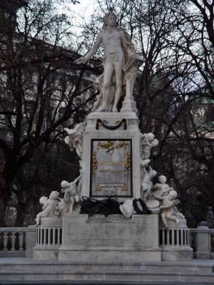 Wolfgang Amadeus Mozart statue, Burggarten